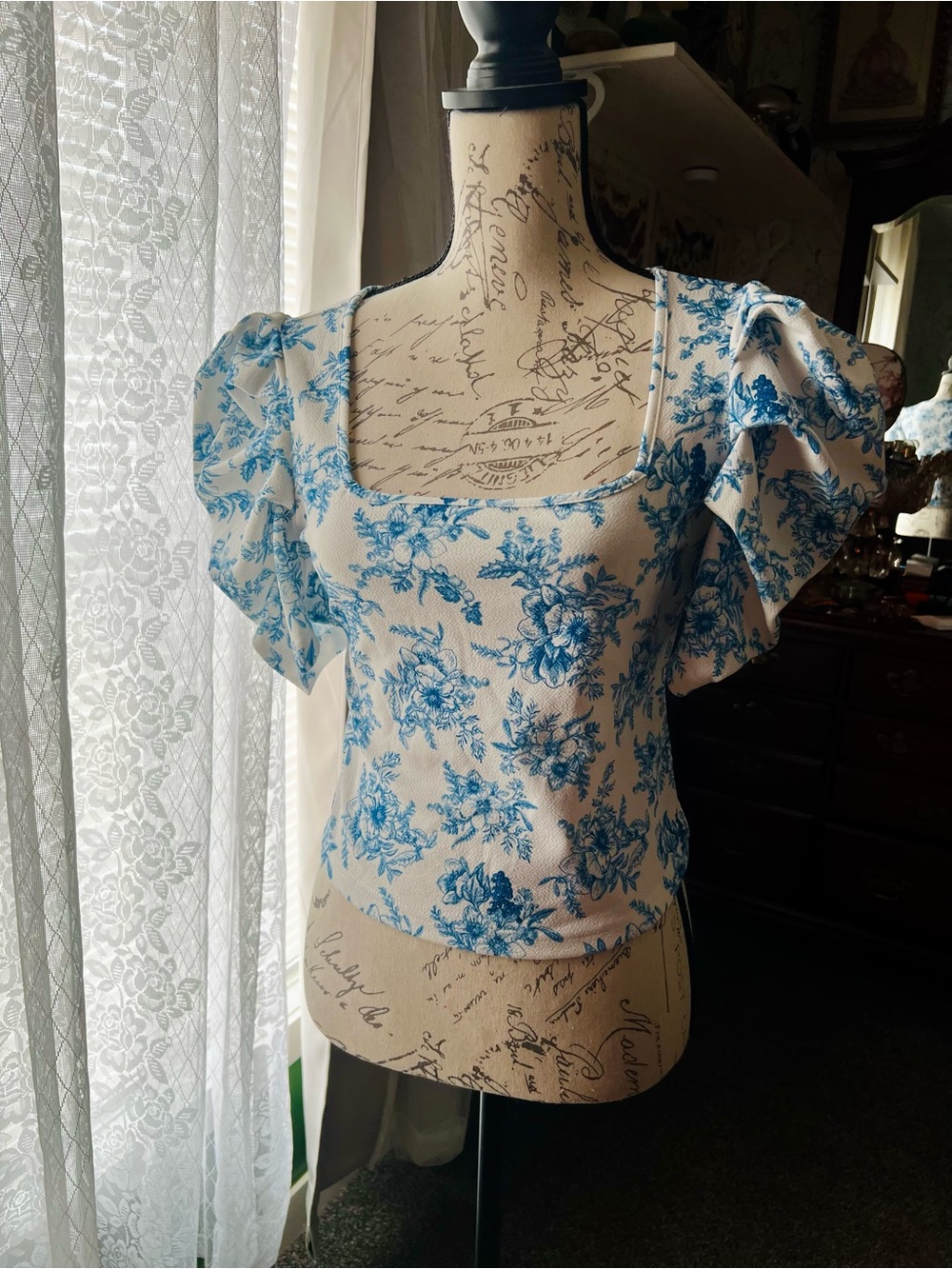SHEIN White Crop Top with Blue Floral Print and Puff Sleeves